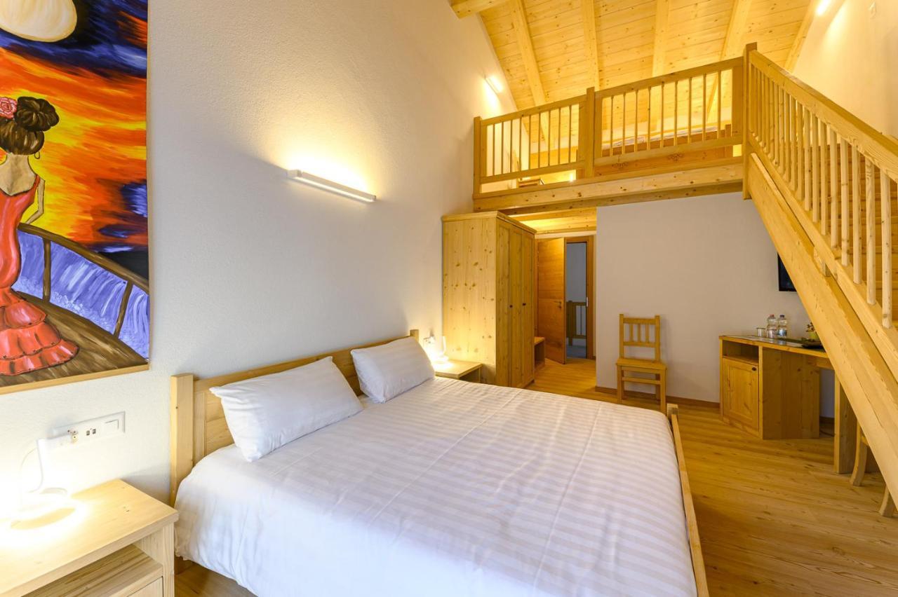 Hotel Centrale, Typically Swiss Poschiavo Bagian luar foto