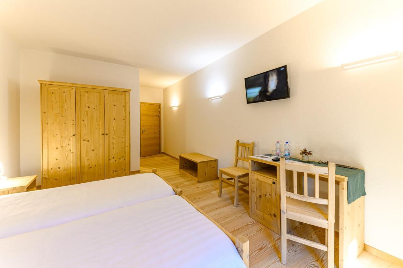 Hotel Centrale, Typically Swiss Poschiavo Bagian luar foto