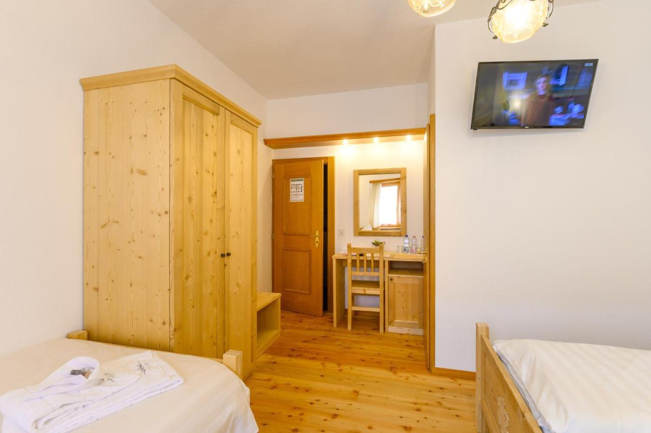 Hotel Centrale, Typically Swiss Poschiavo Bagian luar foto