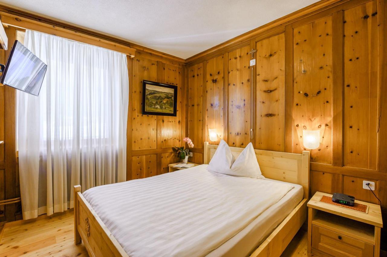Hotel Centrale, Typically Swiss Poschiavo Bagian luar foto