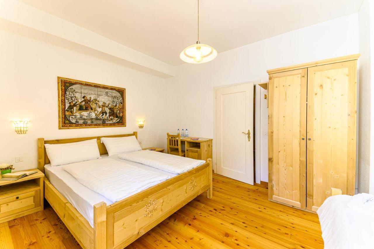 Hotel Centrale, Typically Swiss Poschiavo Bagian luar foto