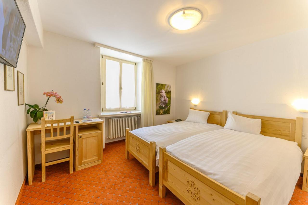 Hotel Centrale, Typically Swiss Poschiavo Bagian luar foto