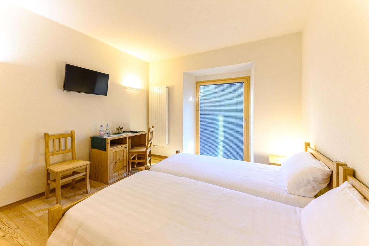Hotel Centrale, Typically Swiss Poschiavo Bagian luar foto