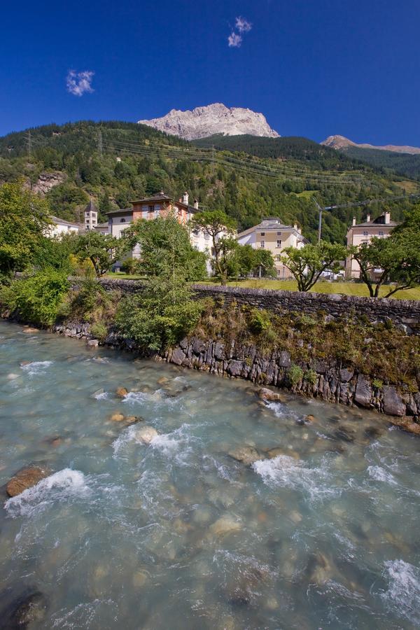 Hotel Centrale, Typically Swiss Poschiavo Bagian luar foto