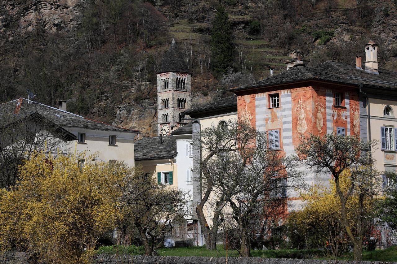 Hotel Centrale, Typically Swiss Poschiavo Bagian luar foto