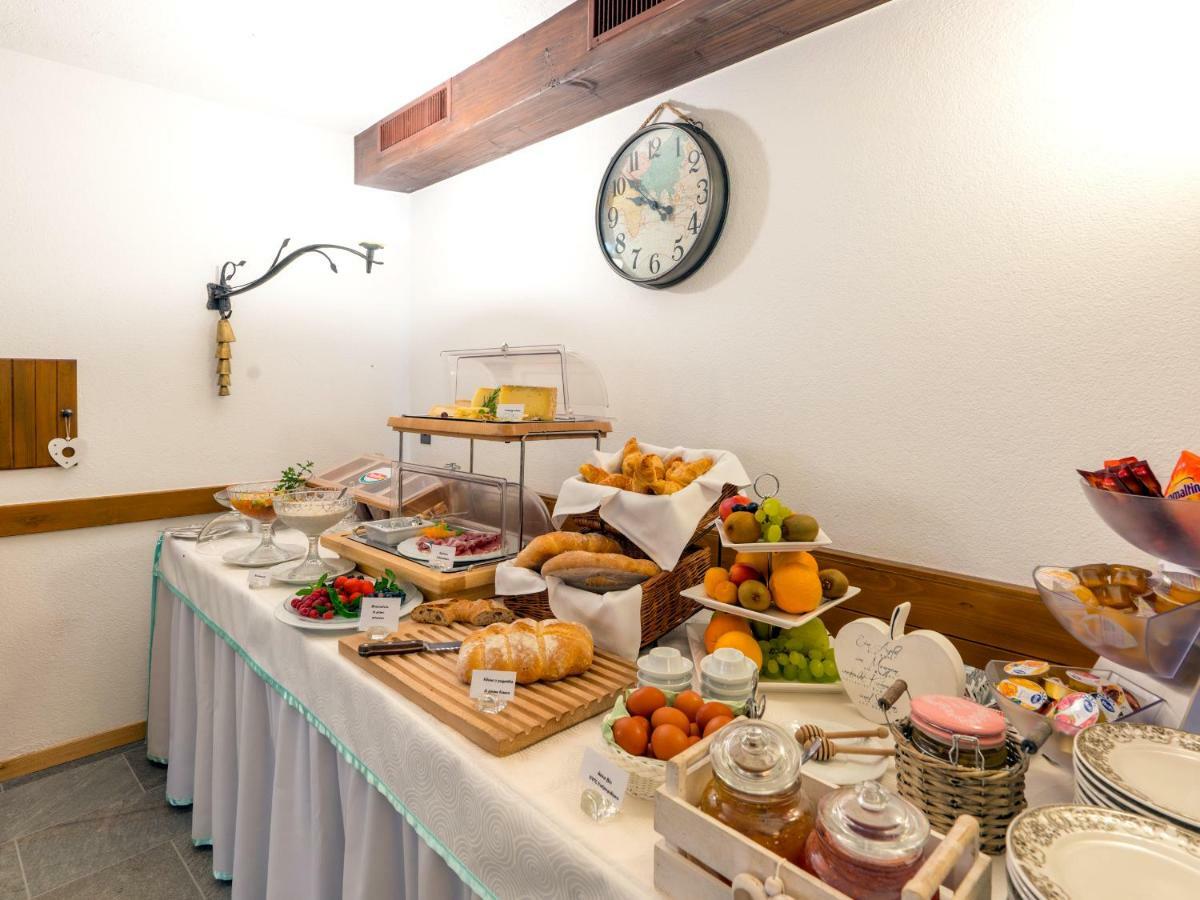 Hotel Centrale, Typically Swiss Poschiavo Bagian luar foto