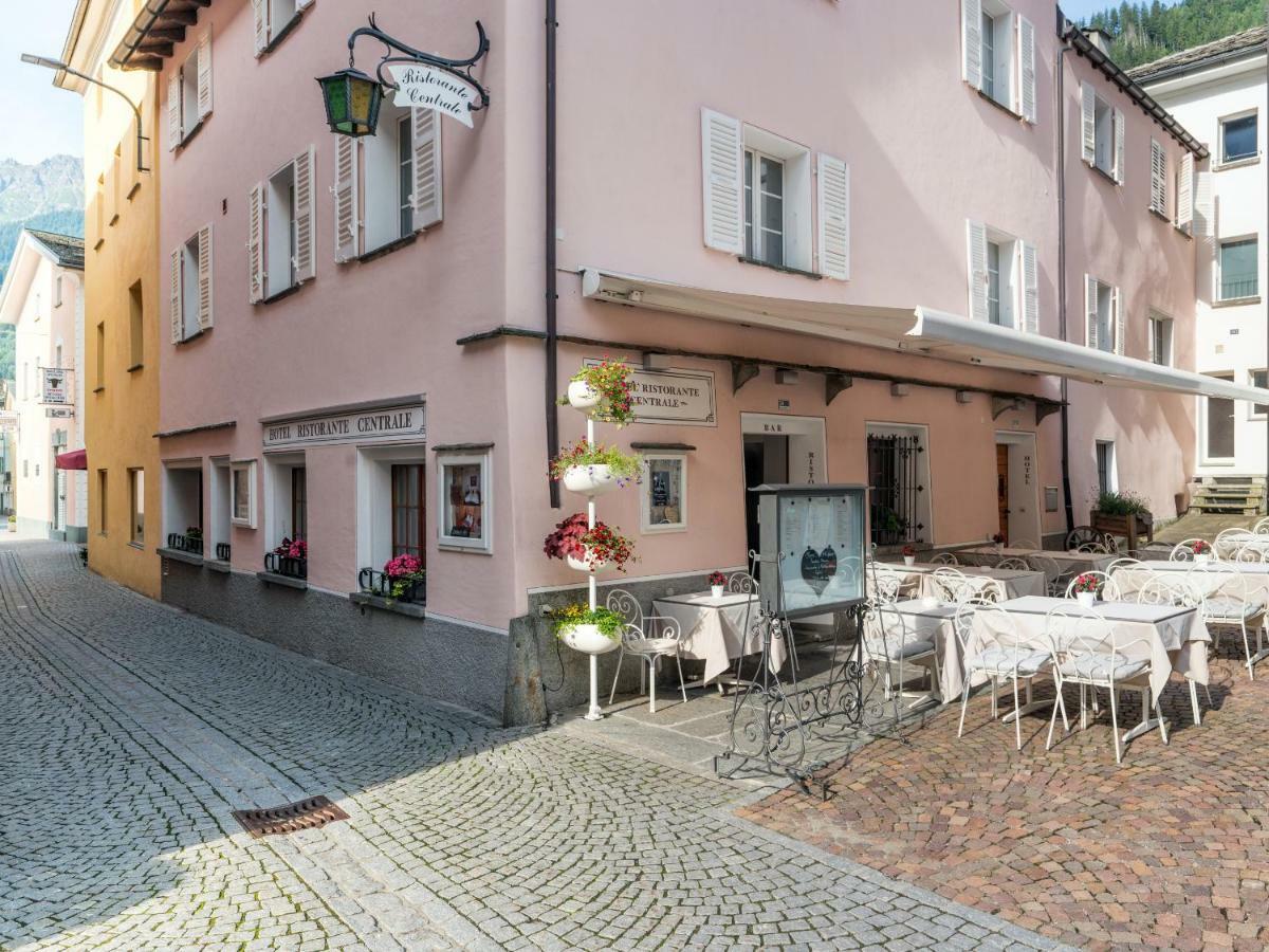 Hotel Centrale, Typically Swiss Poschiavo Bagian luar foto